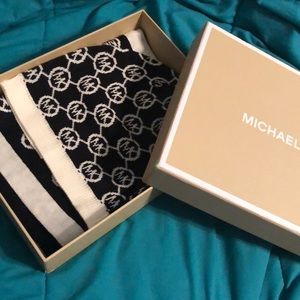 Michael kors Hat and scarf